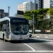 Para iniciar as demonstrações, o primeiro ônibus movido a biometano e GNV registrado no Brasil é um K 280 6x2, de 15 metros, com capacidade para até 130 passageiros | Foto: Divulgação