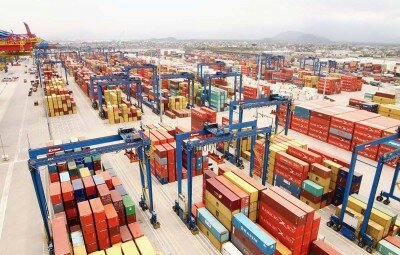O desempenho médio diário das importações na primeira semana de agosto de 2016 foi de US$ 559,6 milhões, valor 8,1% abaixo da média registrada em de agosto do ano passado (US$ 609,3 milhões). - MDIC